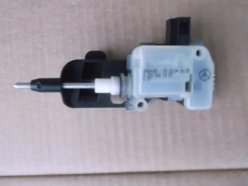 MERCEDES C W204 замок привода крышки топливного бака