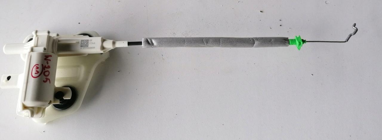 Mercedes C W205 17R тяга задней крышки A0999068600