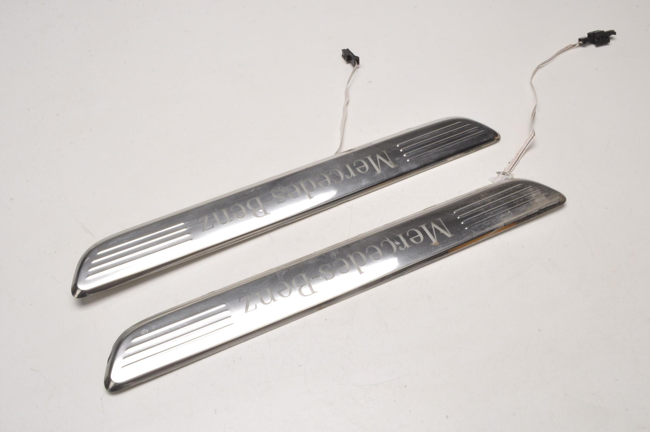 A2056800735 - MERCEDES C W205 Світлодіодна накладка на поріг ліва права