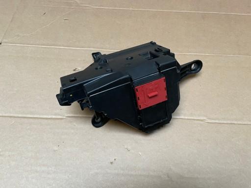 A2055406811 - MERCEDES C W205 корпус запобіжника