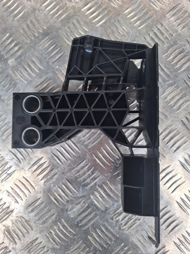 A2066201700 - MERCEDES C W206 передний левый кронштейн ремня новый