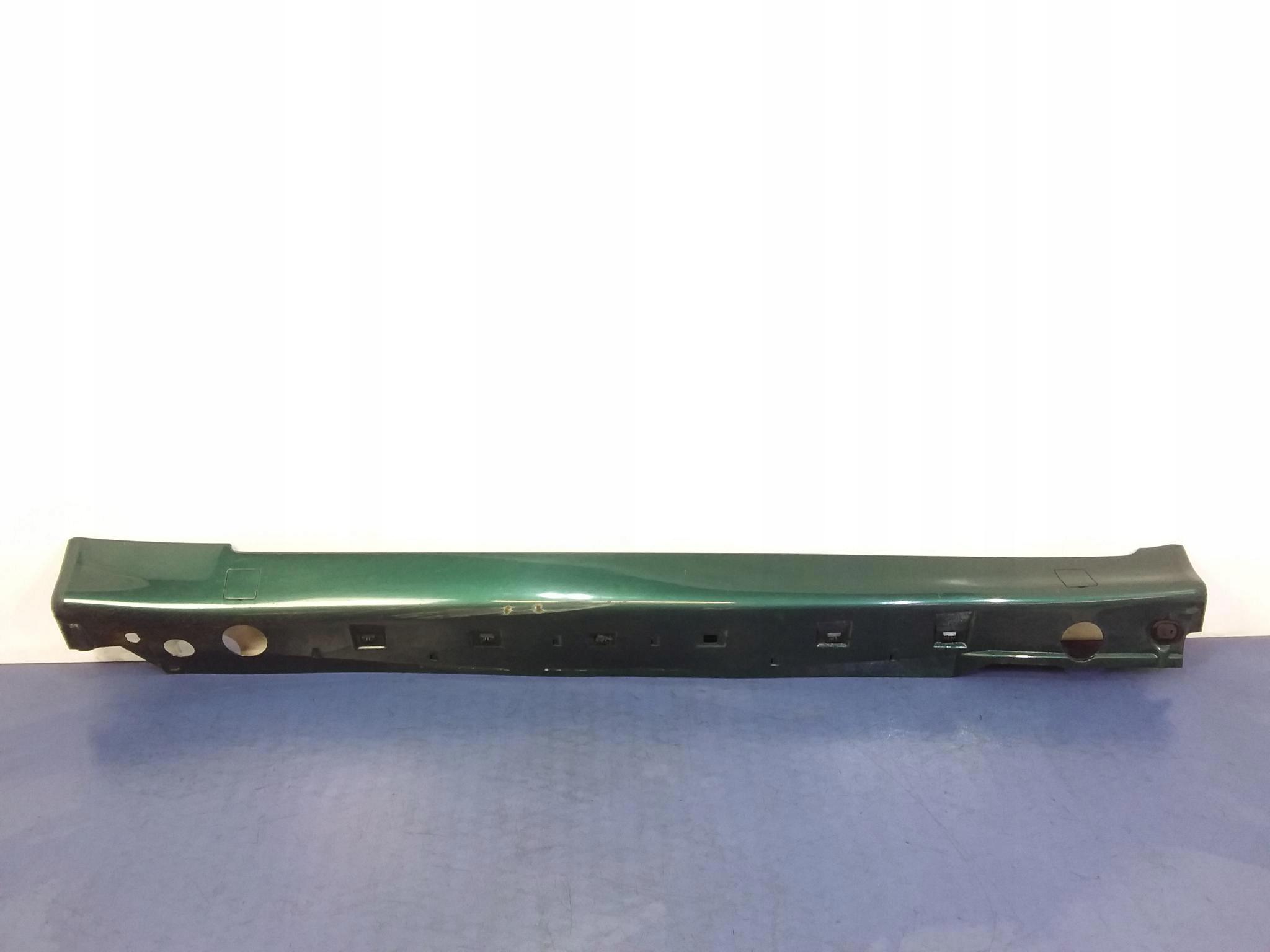 MERCEDES C180 универсал накладка порога справа 891