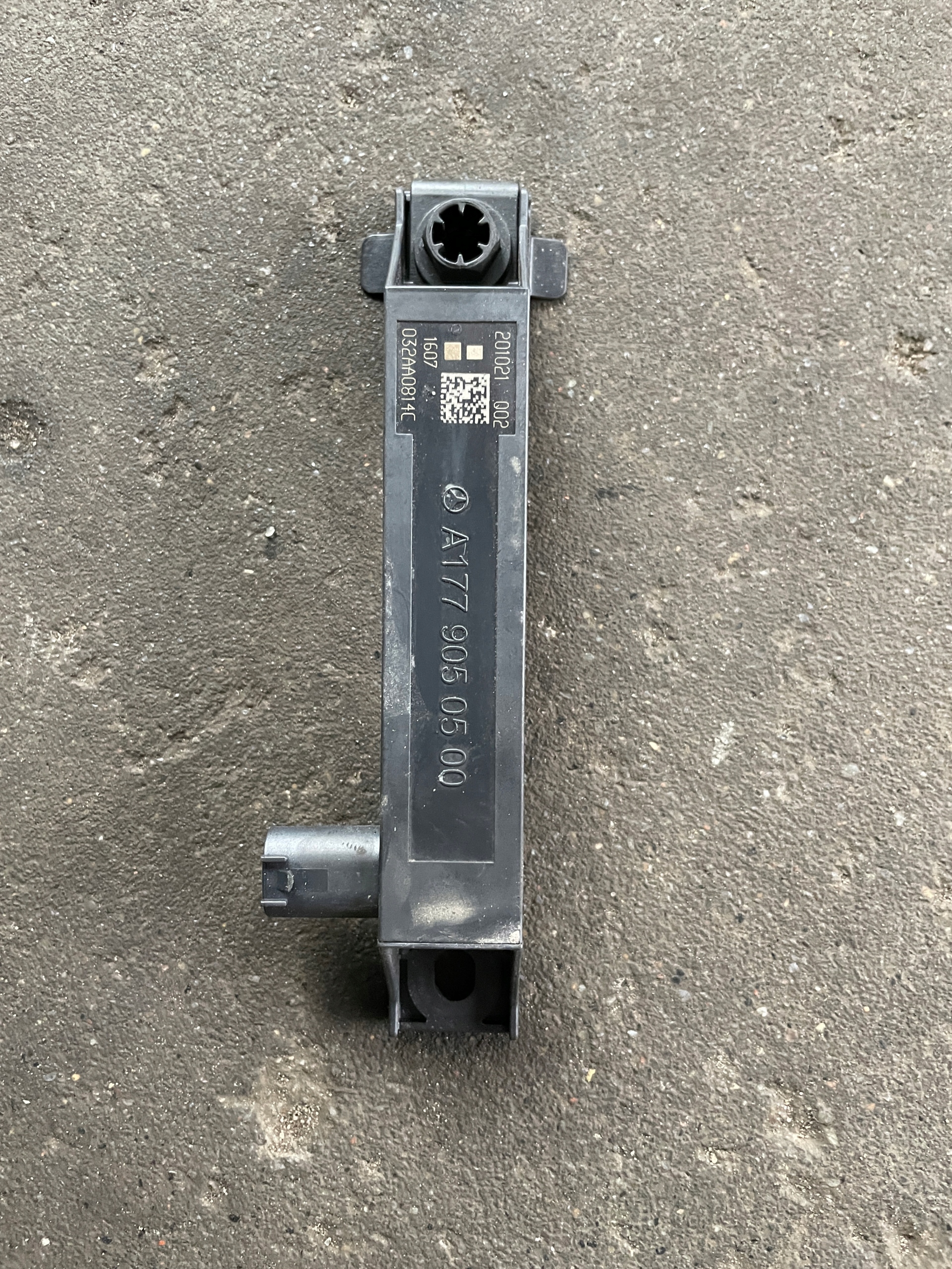 УСИЛИТЕЛЬ АНТЕННЫ MERCEDES CLA 118 1779050500