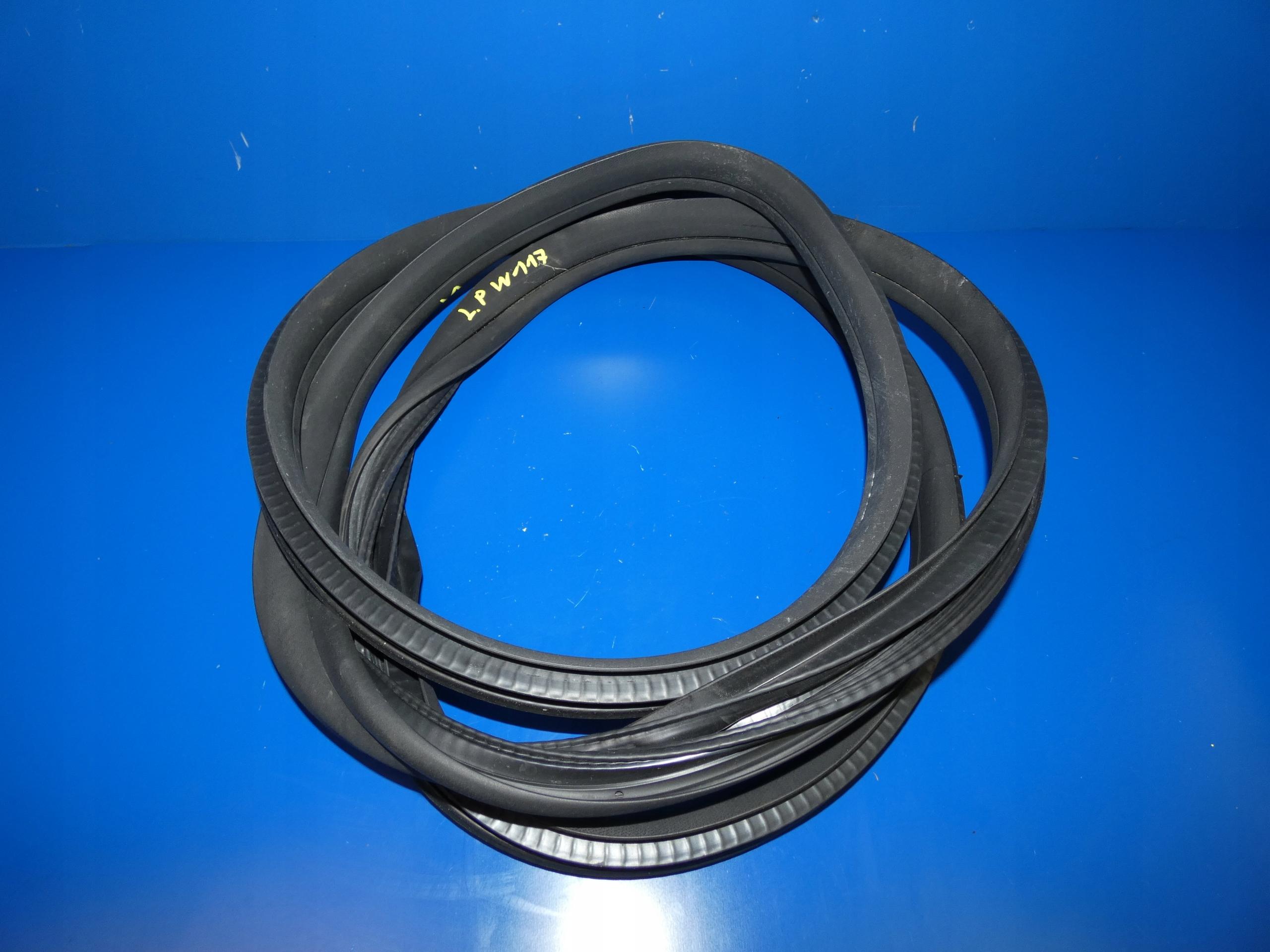 MERCEDES CLA W117 прокладка дверей ліва передня