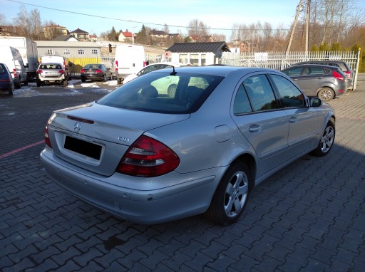 MERCEDES E-KLASA W211 DRZWI TYŁ PRAWE SEDAN C744 - MERCEDES E-CLASS W211 ЗАДНЯ ПРАВА СЕДАН C744