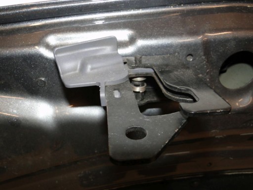 AA2188800064 - MERCEDES E класс W213 центральный замок капота болт