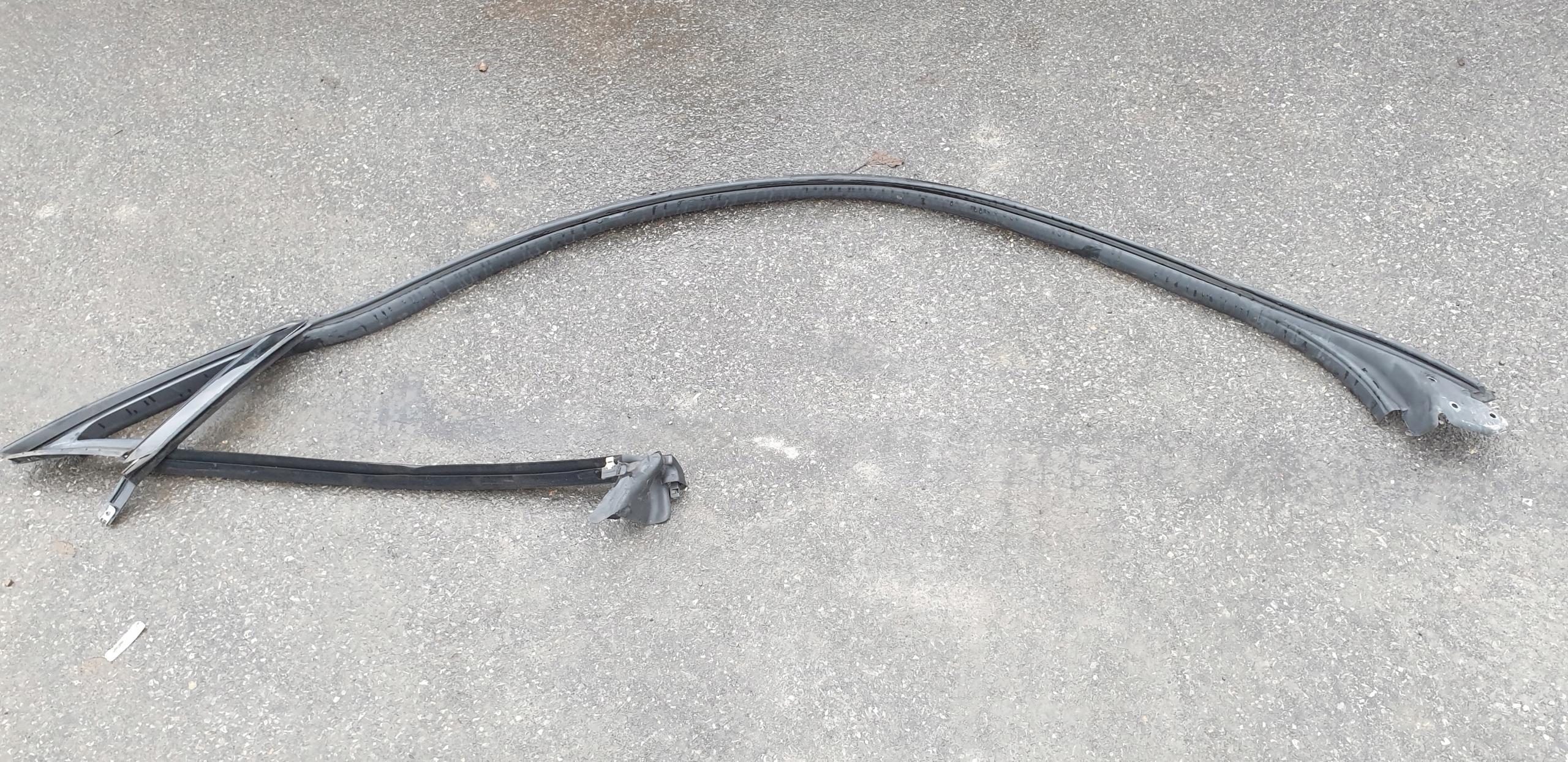 A2076700339 A207670030439 - MERCEDES E W207 купе гумове ущільнення вікна даху