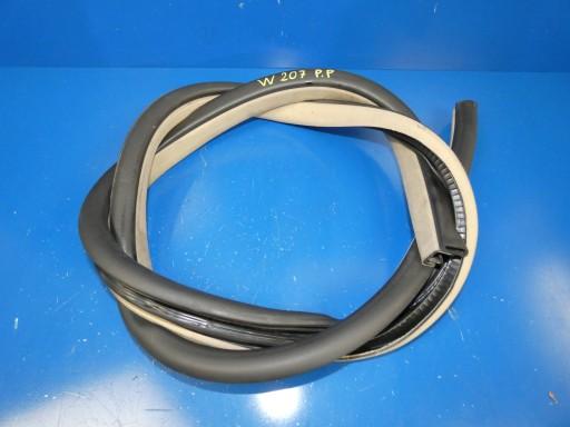 MERCEDES E W207 ущільнювач передньої правої двері