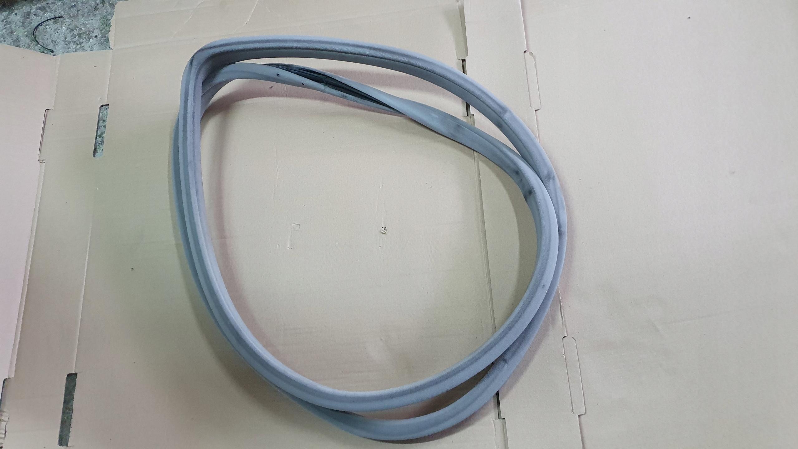 MERCEDES E W211 седан уплотнение двери левый передний