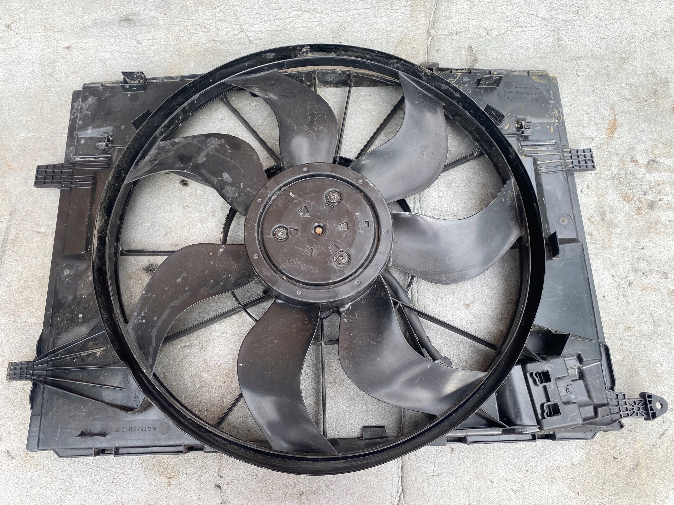 MERCEDES E W213 вентилятор радиатора A09990610