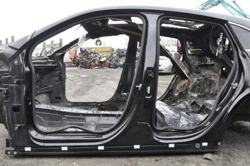 MERCEDES GLA II H247 стойка порог левый весь длинный