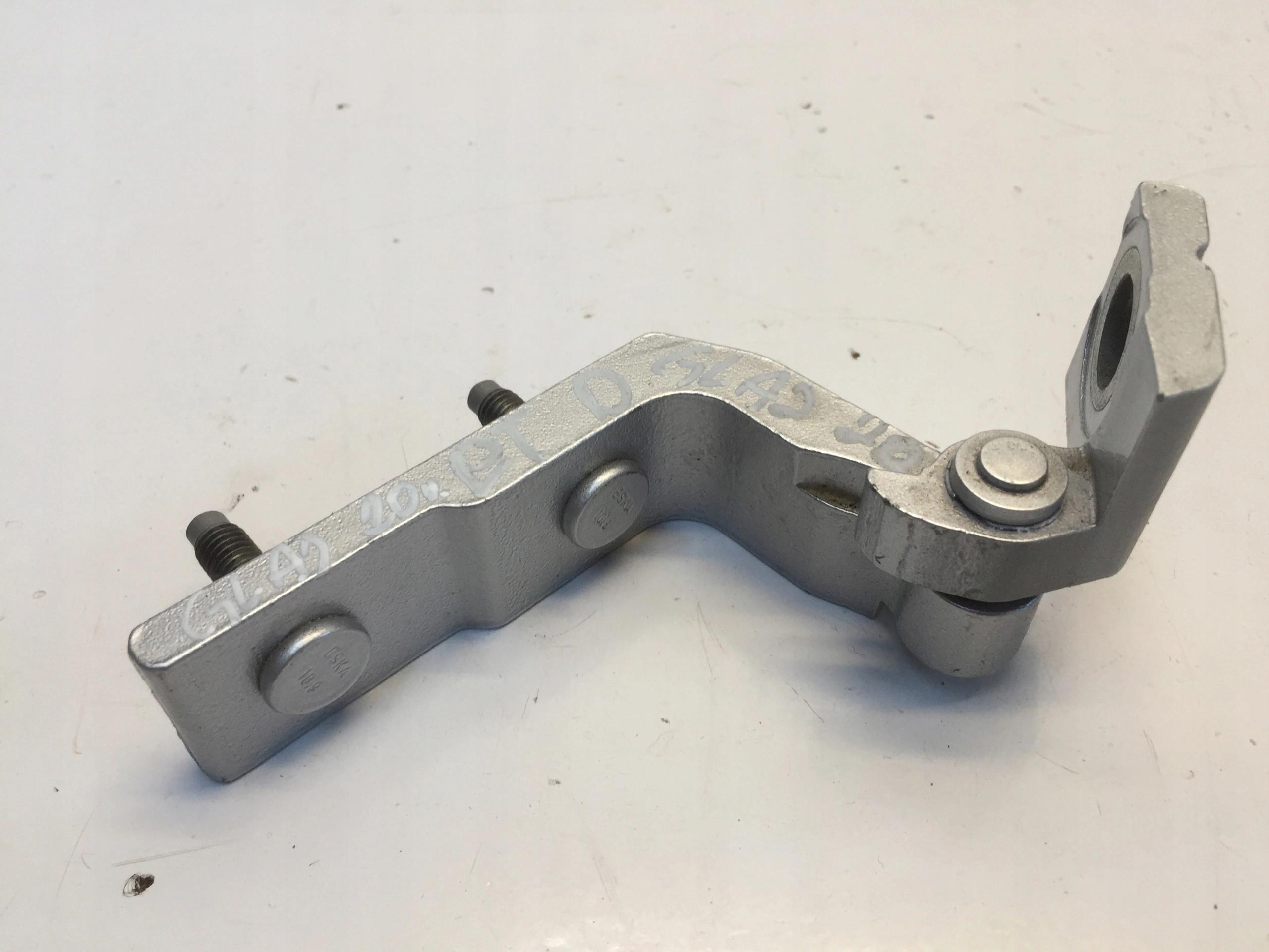 MERCEDES GLA II H247 дверна петля права задня нижня