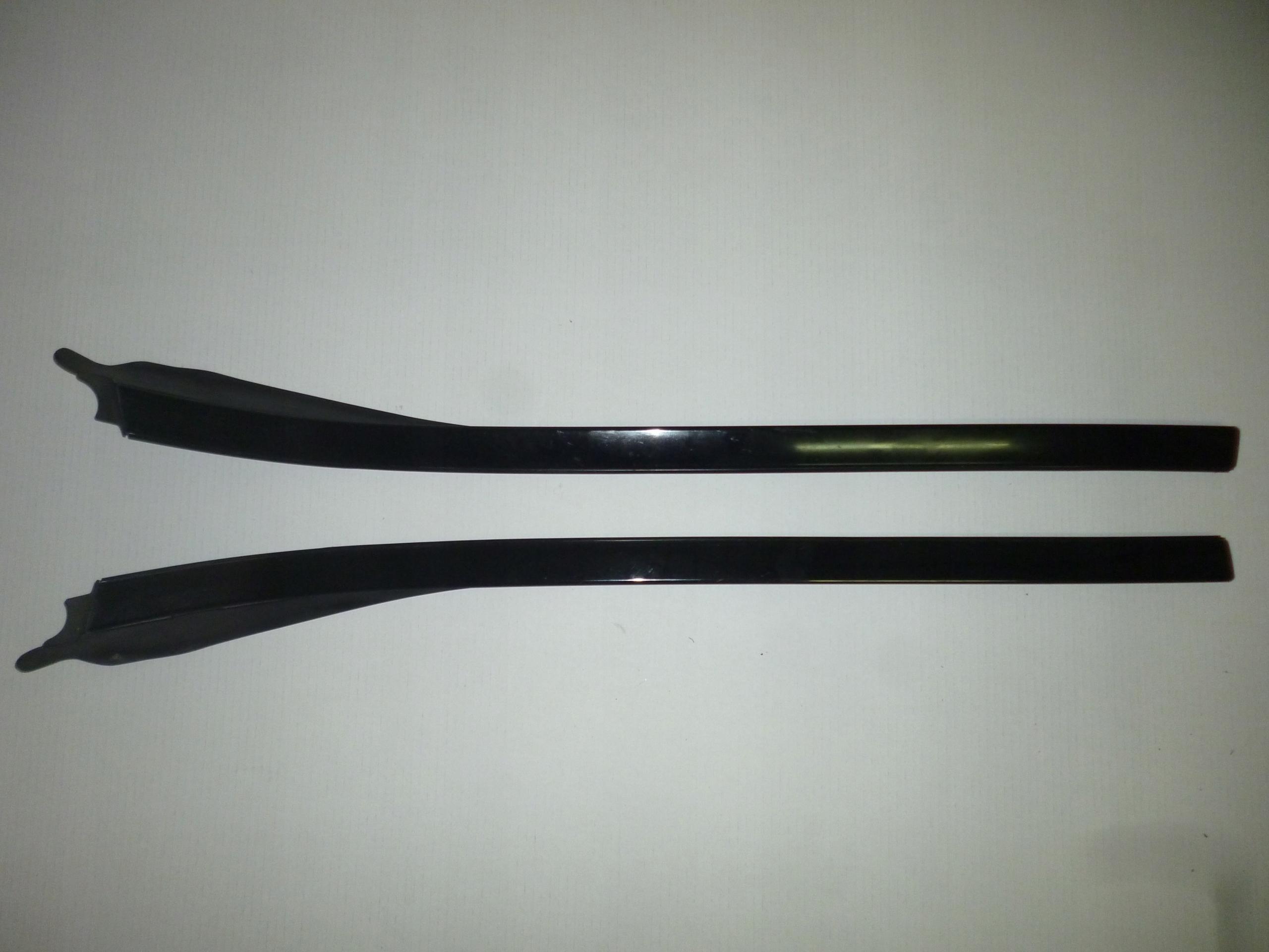 A1566901700 - Mercedes GLA W156 обшивка лобового стекла RH / LH