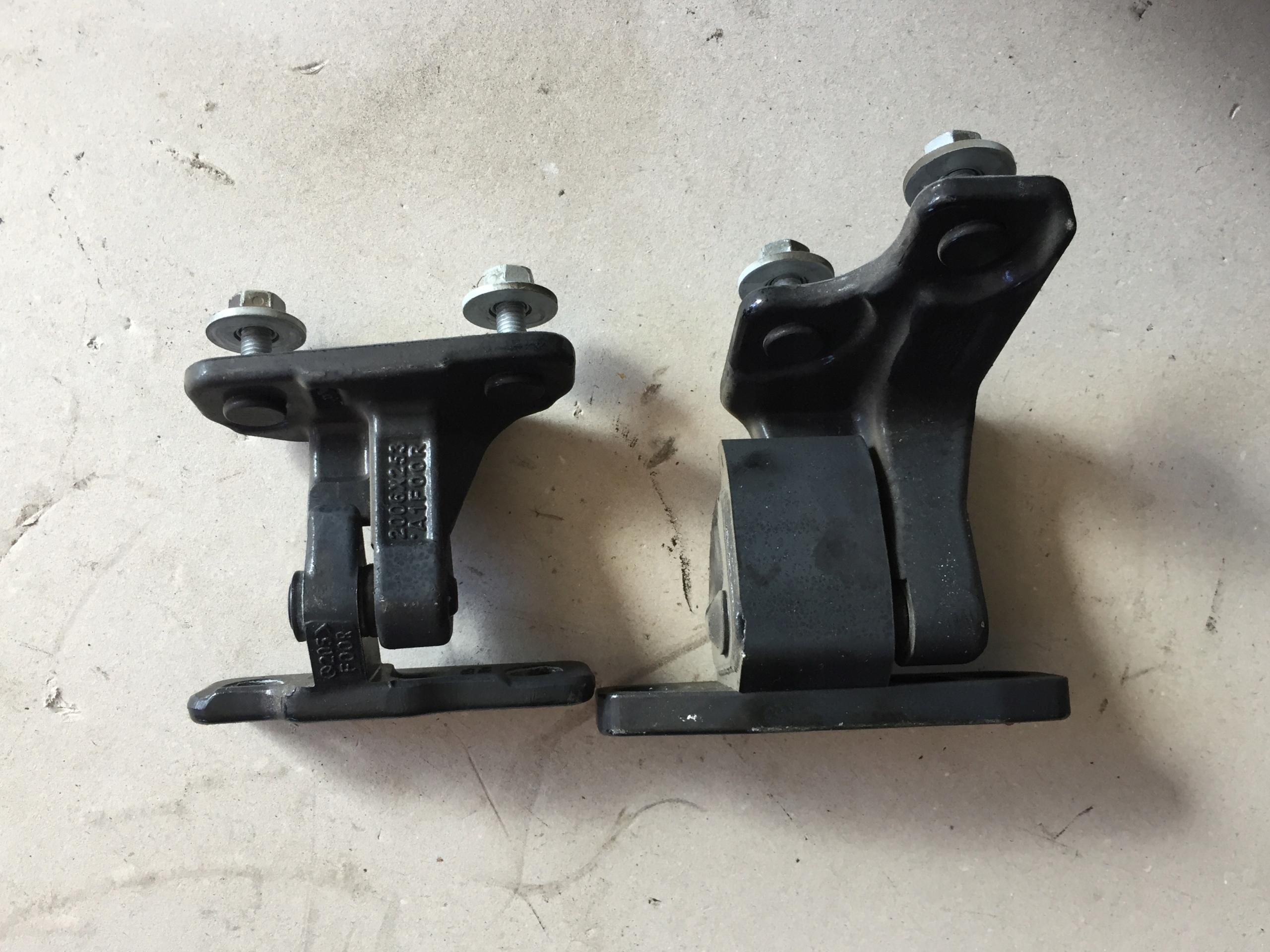 MERCEDES GLC W253 Дверні петлі права задня 197