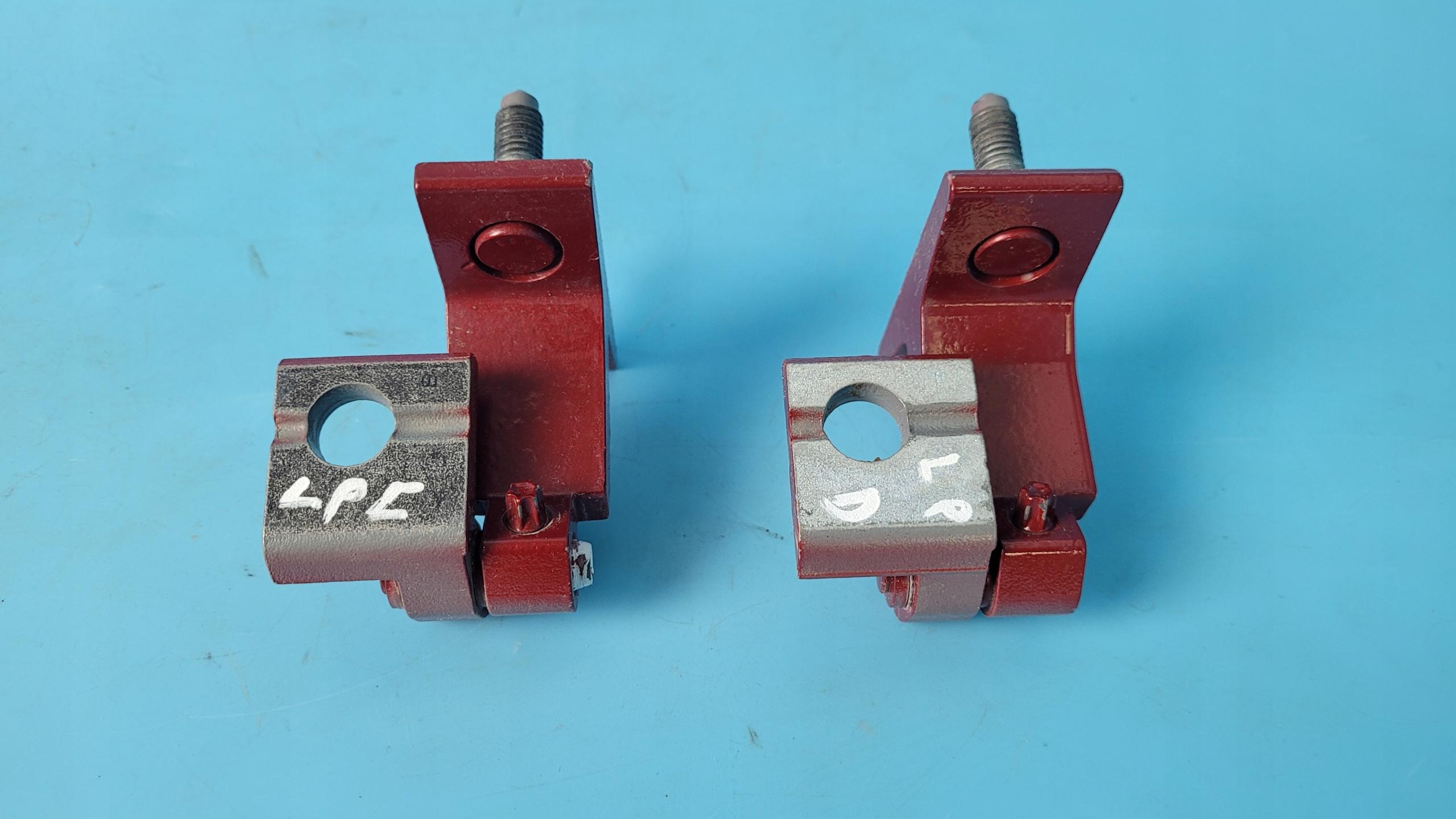 MERCEDES H247 GLA 21R дверные петли левая передняя 993