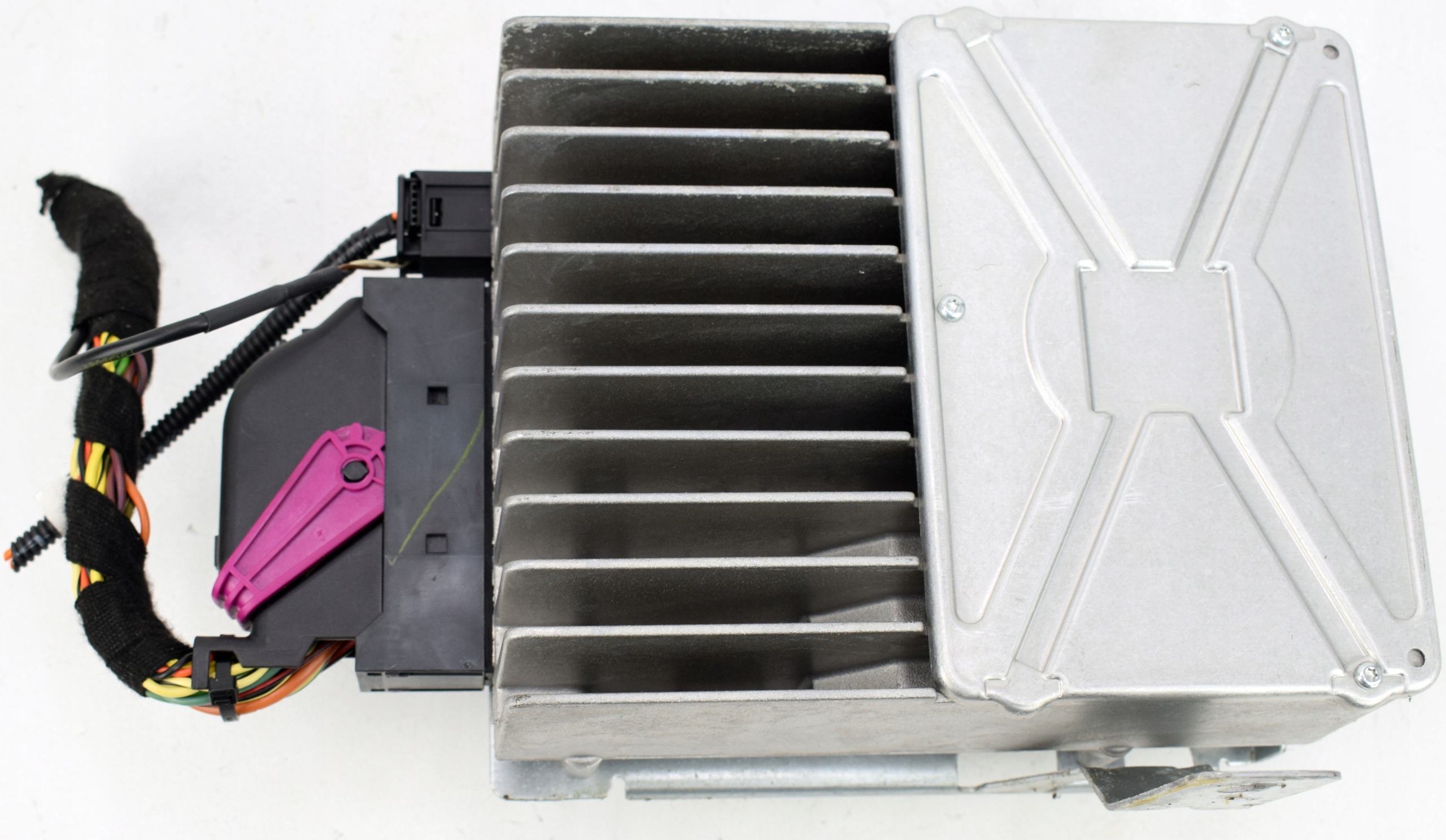 LOGIC7 X164 - Mercedes ML W164 усилитель HARMAN A2518209589