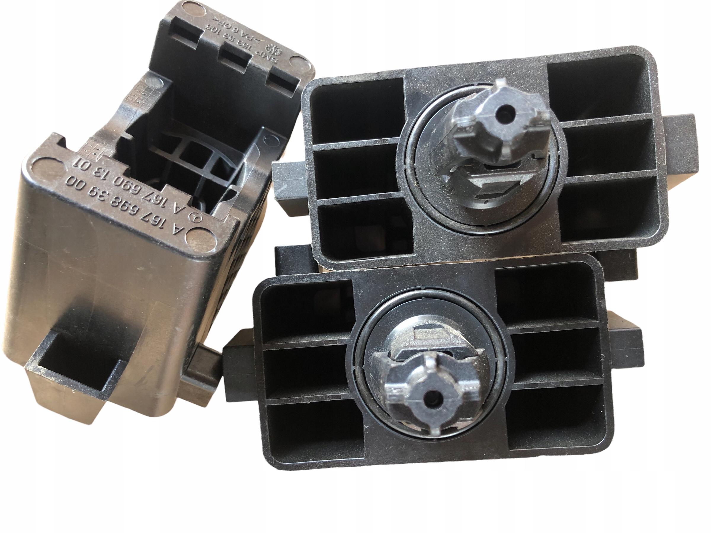 A1676983900 - MERCEDES НАКЛАДКА ПОД ДОМКРАТ 1676983900