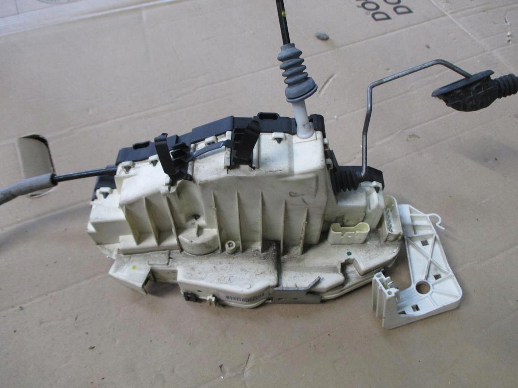 MERCEDES S W221 замок передний левый A2217203335