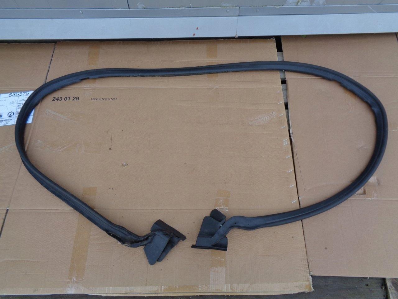 A2307500098 - MERCEDES SL W230 AMG гумове ущільнення багажника