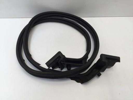 A1727500800 - MERCEDES SLC W172 2019 уплотнение багажника