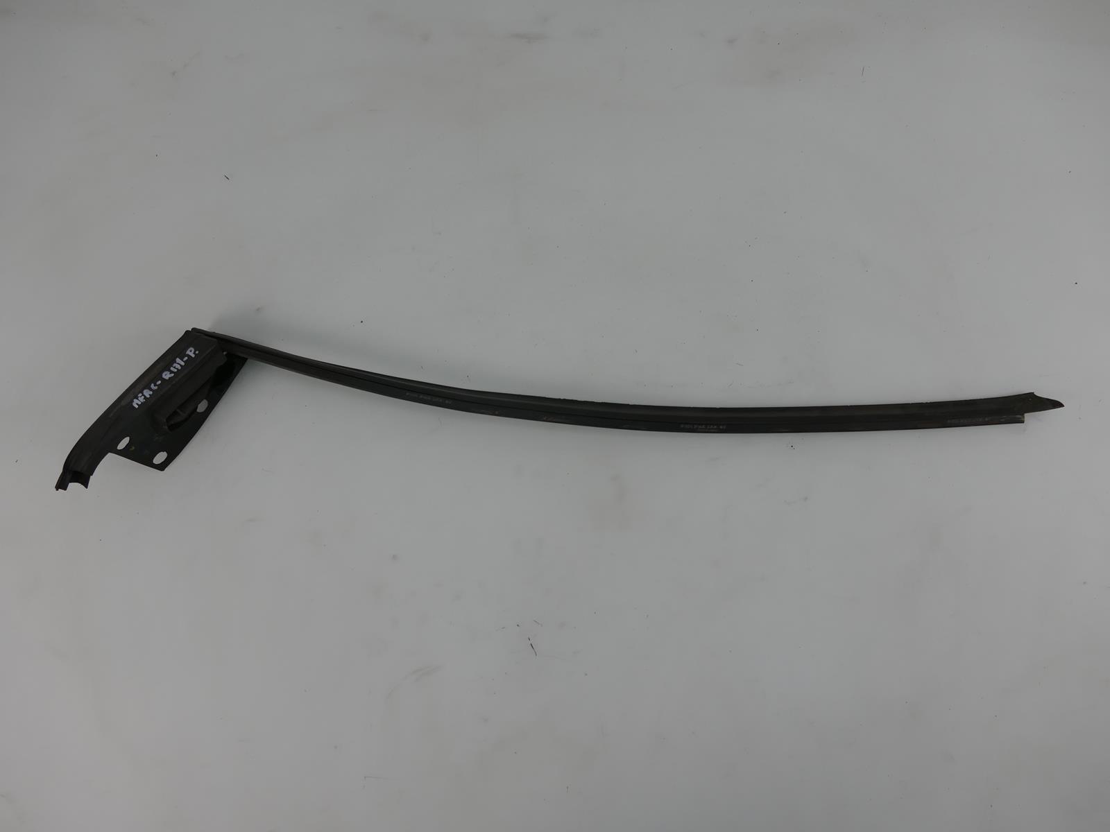 A1717200224 - Mercedes SLK R171 прокладка ветрового стекла правая