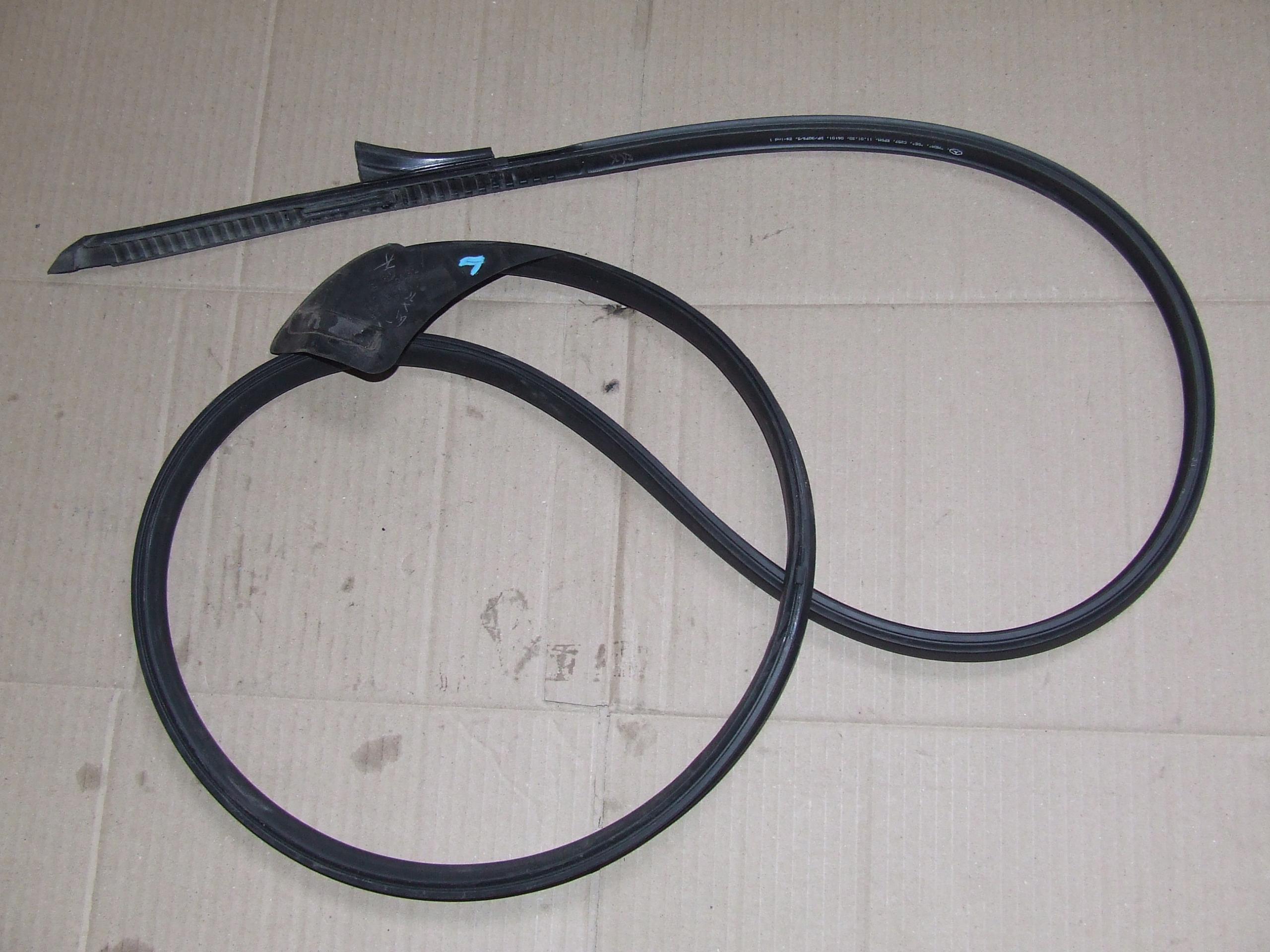 MERCEDES прокладка крыши левая A2576730100