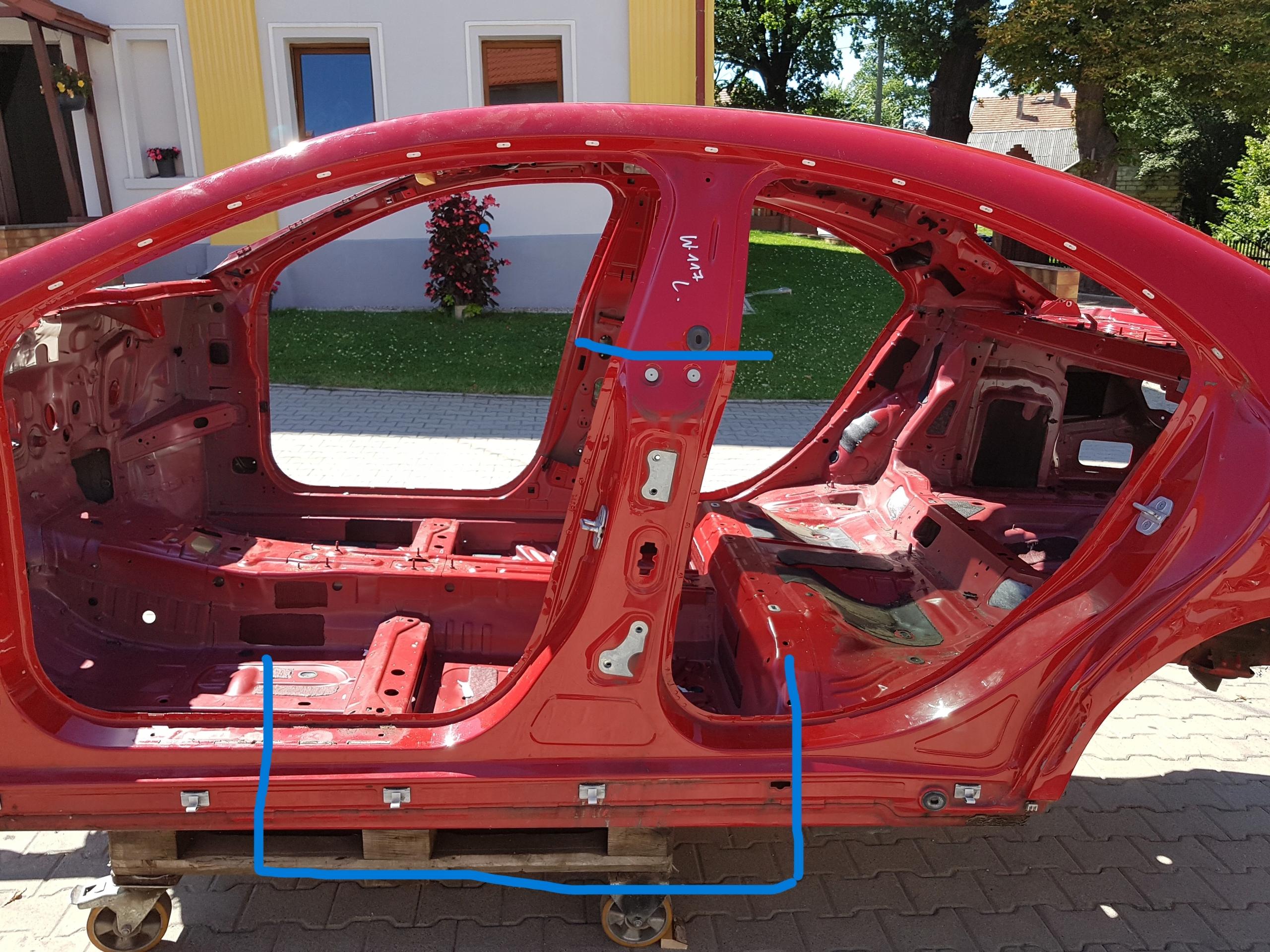 MERCEDES W117 CLA порог левая центральная стойка