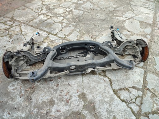 246350430 2463510001 - Комплект люльки задньої підвіски mercedes w156 gla beam