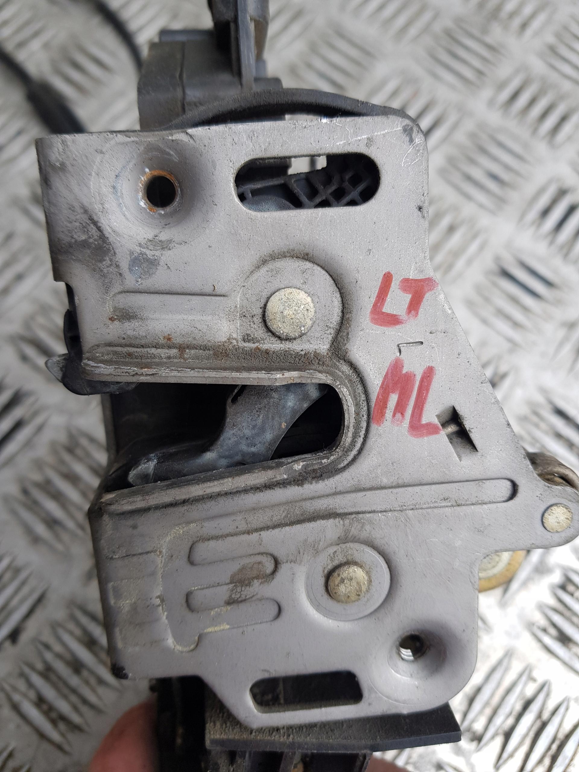 1637302135 - MERCEDES W163 замок двери левый задний EU