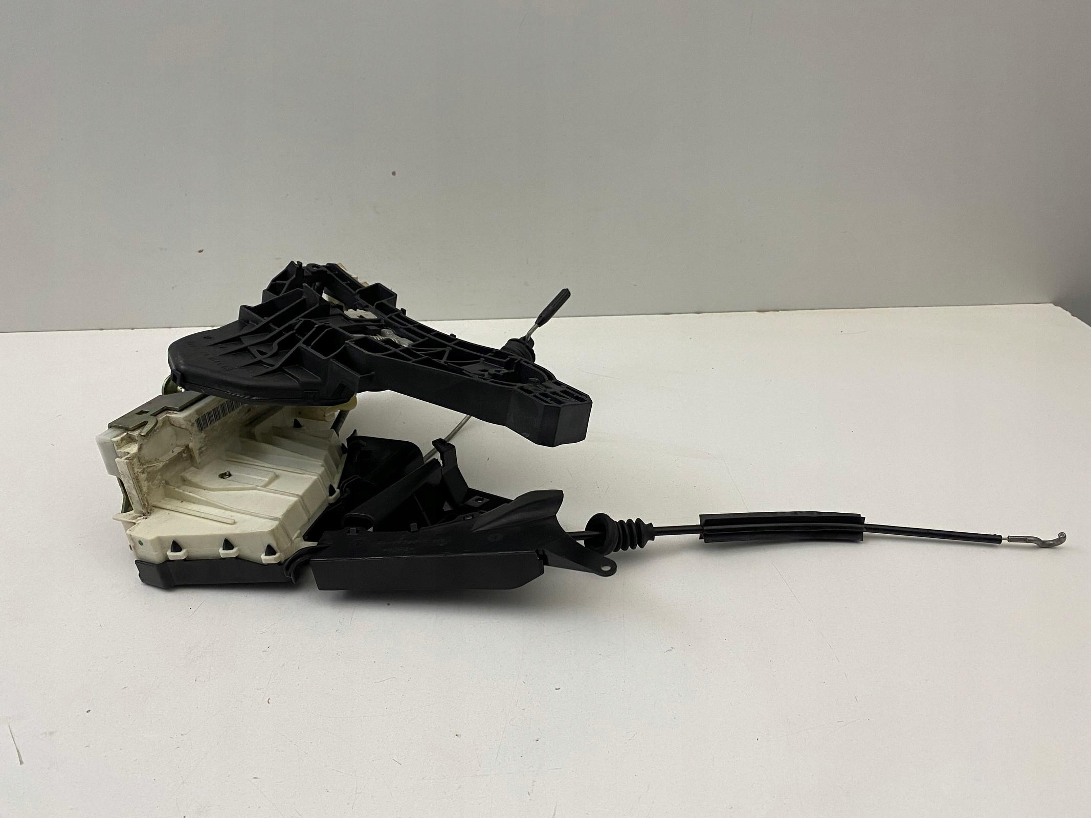 A1697600234 - MERCEDES W169 W245 замок болт привод двери P. P