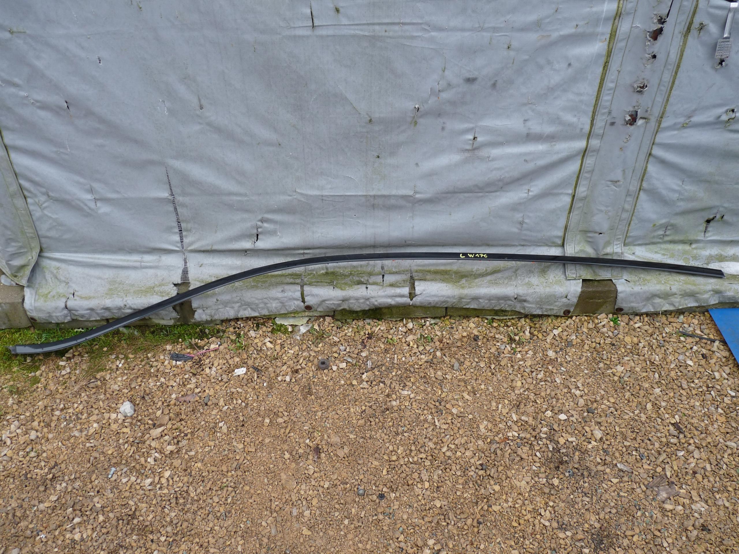 MERCEDES W176 накладка на дах ліва