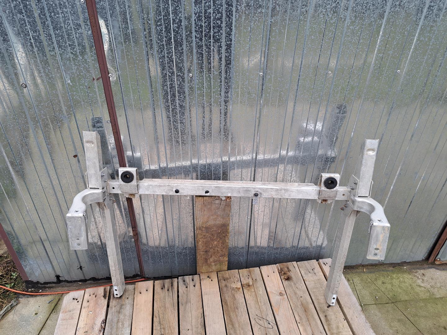 MERCEDES W176 W117 W246 Балка під радіатори передня