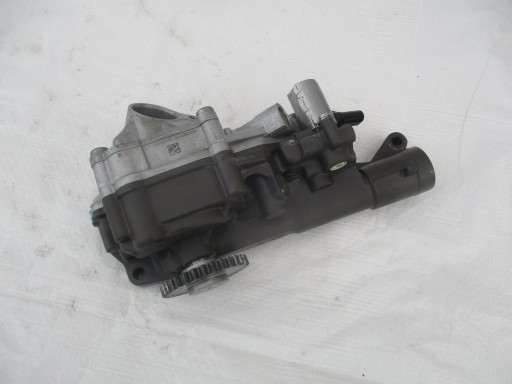 A2701800700 R2701810701 - MERCEDES W176 W205 W117 GLA W156 CGI масляный насос