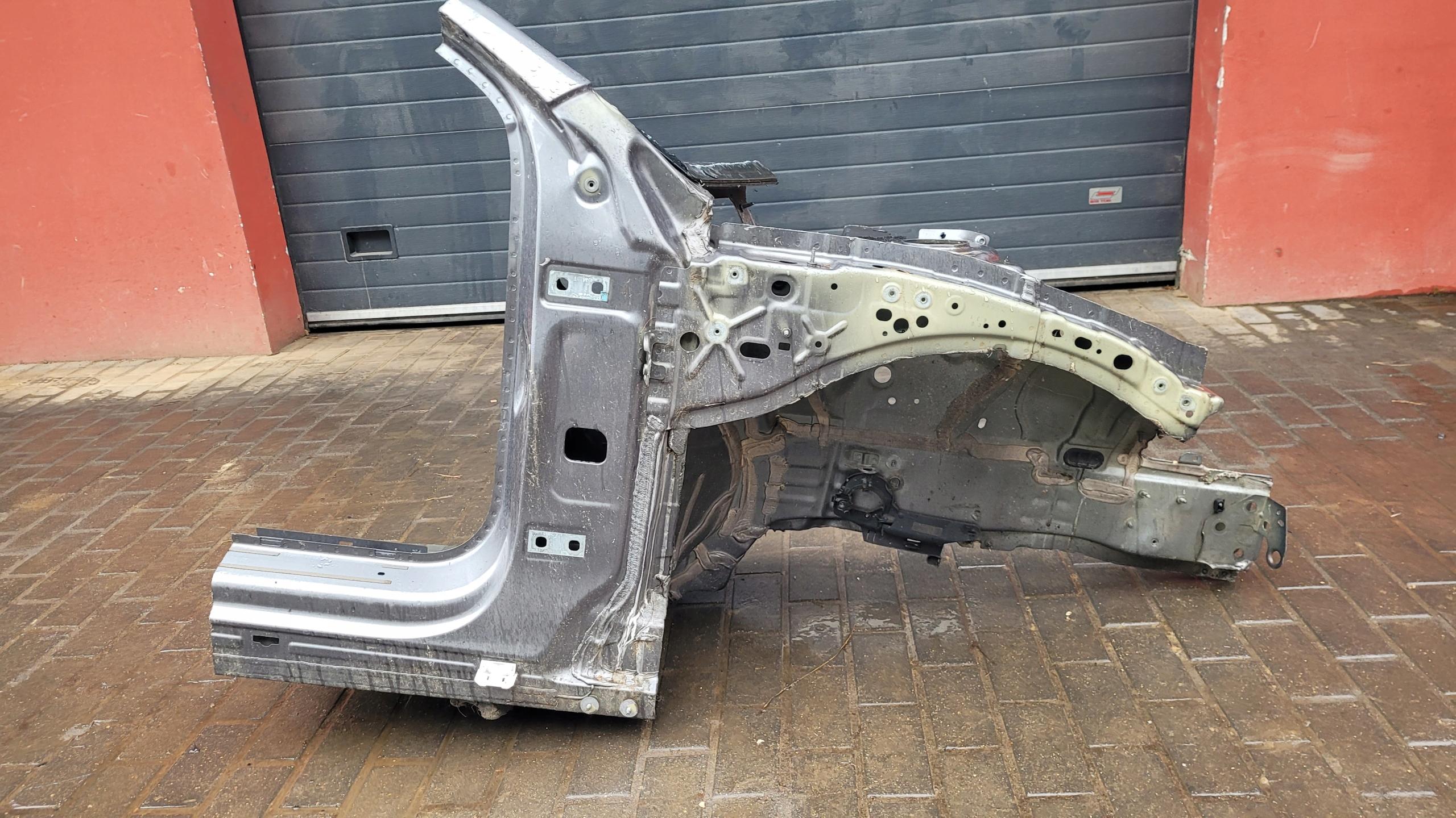 MERCEDES W177 19R лонжерон правая четверть стойка