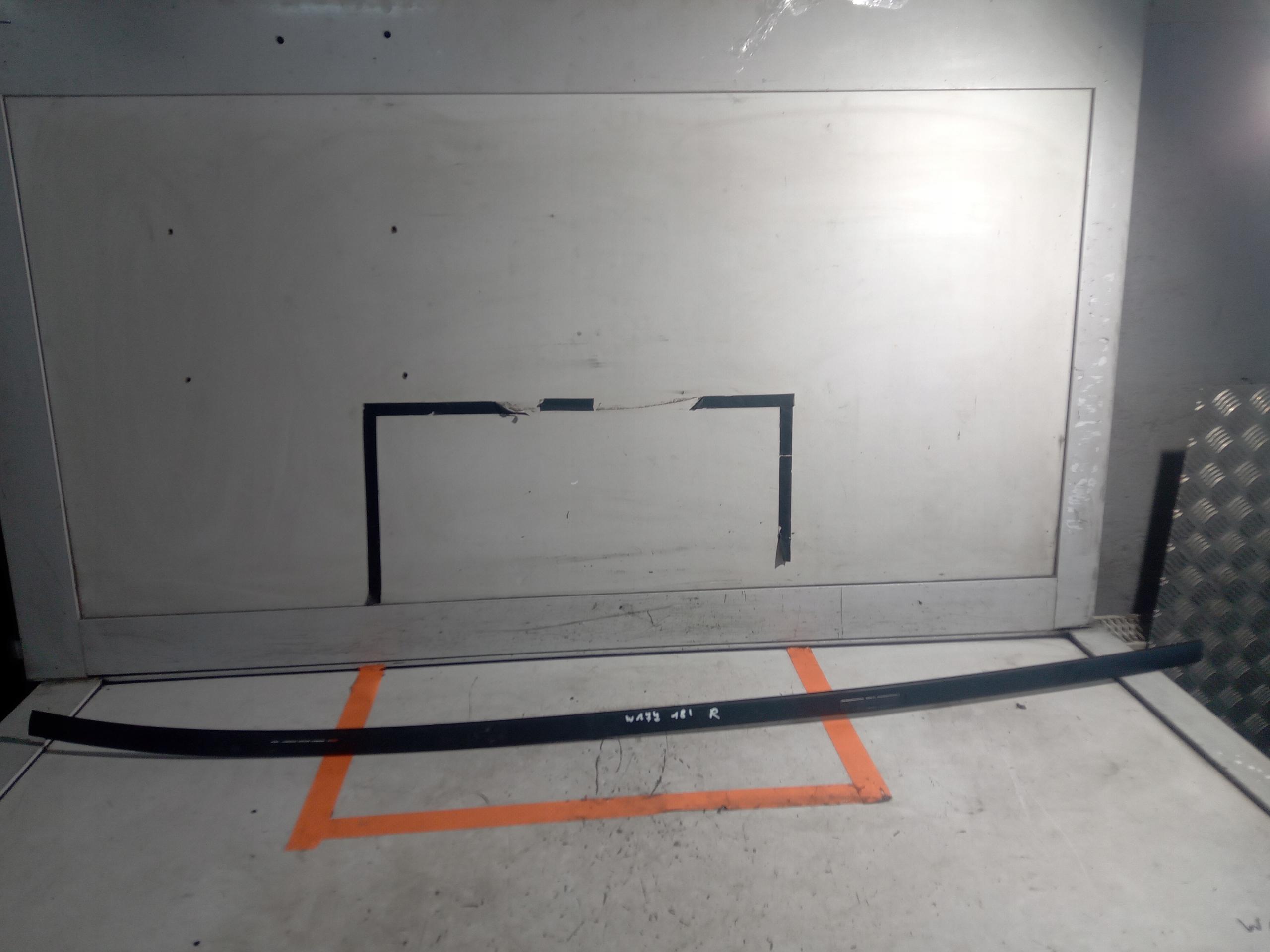 MERCEDES W177 рейка крыши правая A1776903200