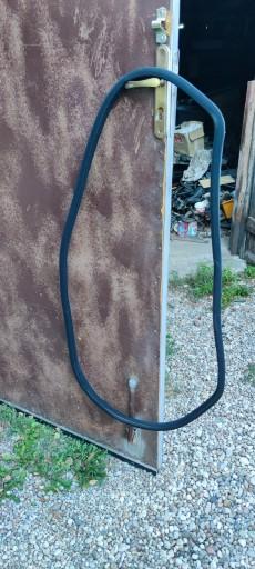 MERCEDES W203 прокладка левая передняя в кузове