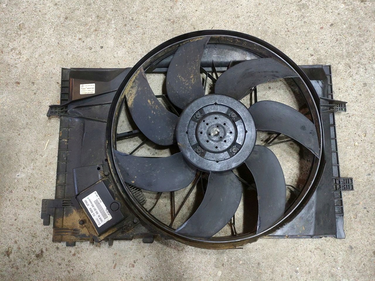 A2035451632 A0044310512 - MERCEDES W203 вентилятор радіатора a2035000293