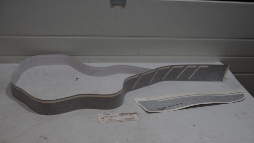 MERCEDES W204 C63 AMG COUPE 07-10 НАКЛЕЙКА ДЕКОРАТИВНАЯ ПЛЕНКА ЛЕВАЯ СТОРОНА