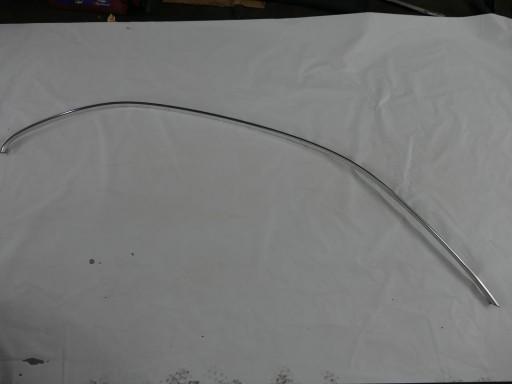 A2046900880 - MERCEDES W204 планка крыши правая хром