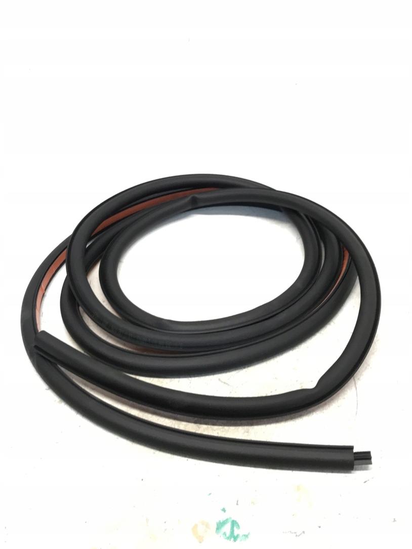 Mercedes W204 уплотнение передней двери a2047271187