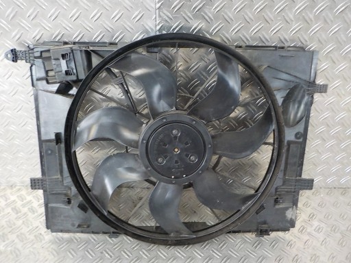 A0999062100 - MERCEDES W205 14-21 вентилятор радіатора