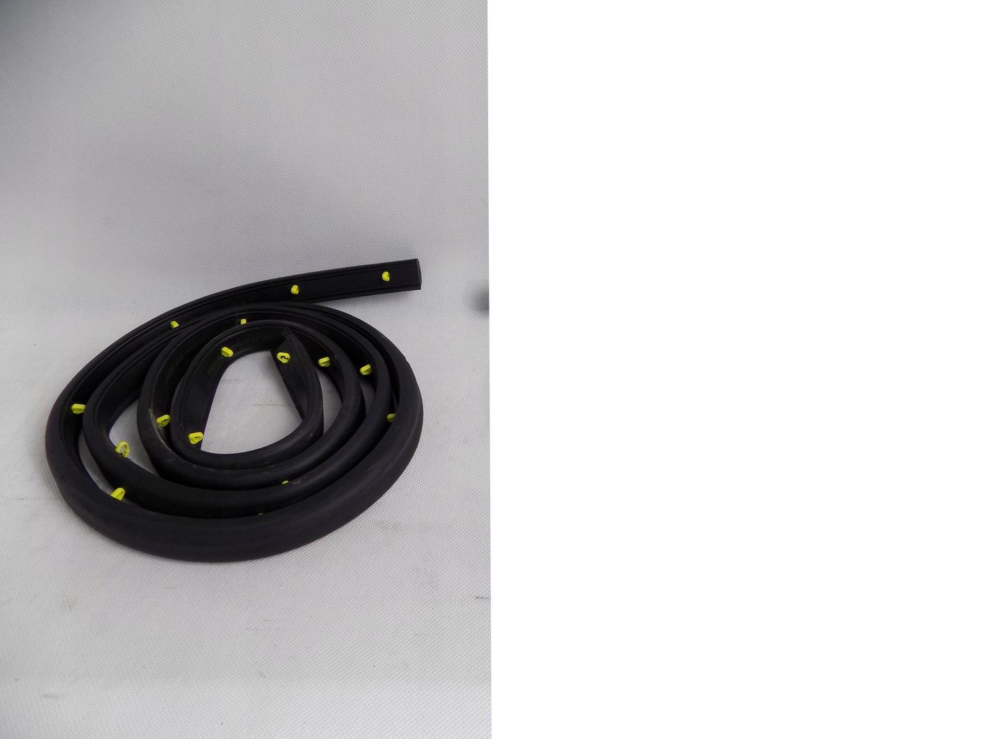 A2057270387 - MERCEDES W205 кабріолет ущільнення двері лівий передній