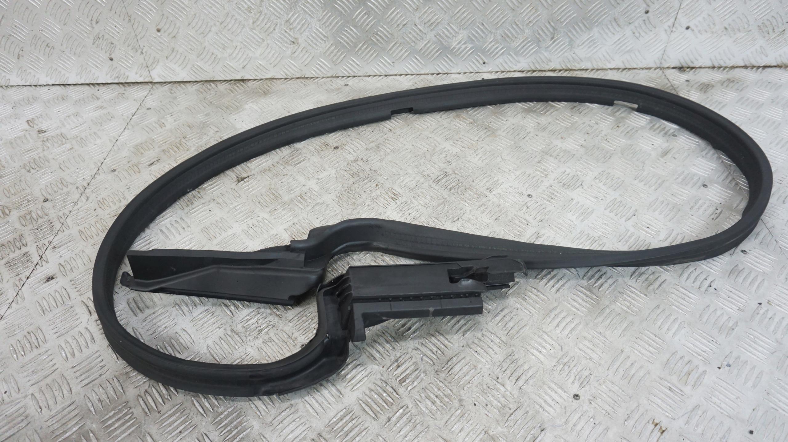 Mercedes W205 кабриолет прокладка крышки багажника