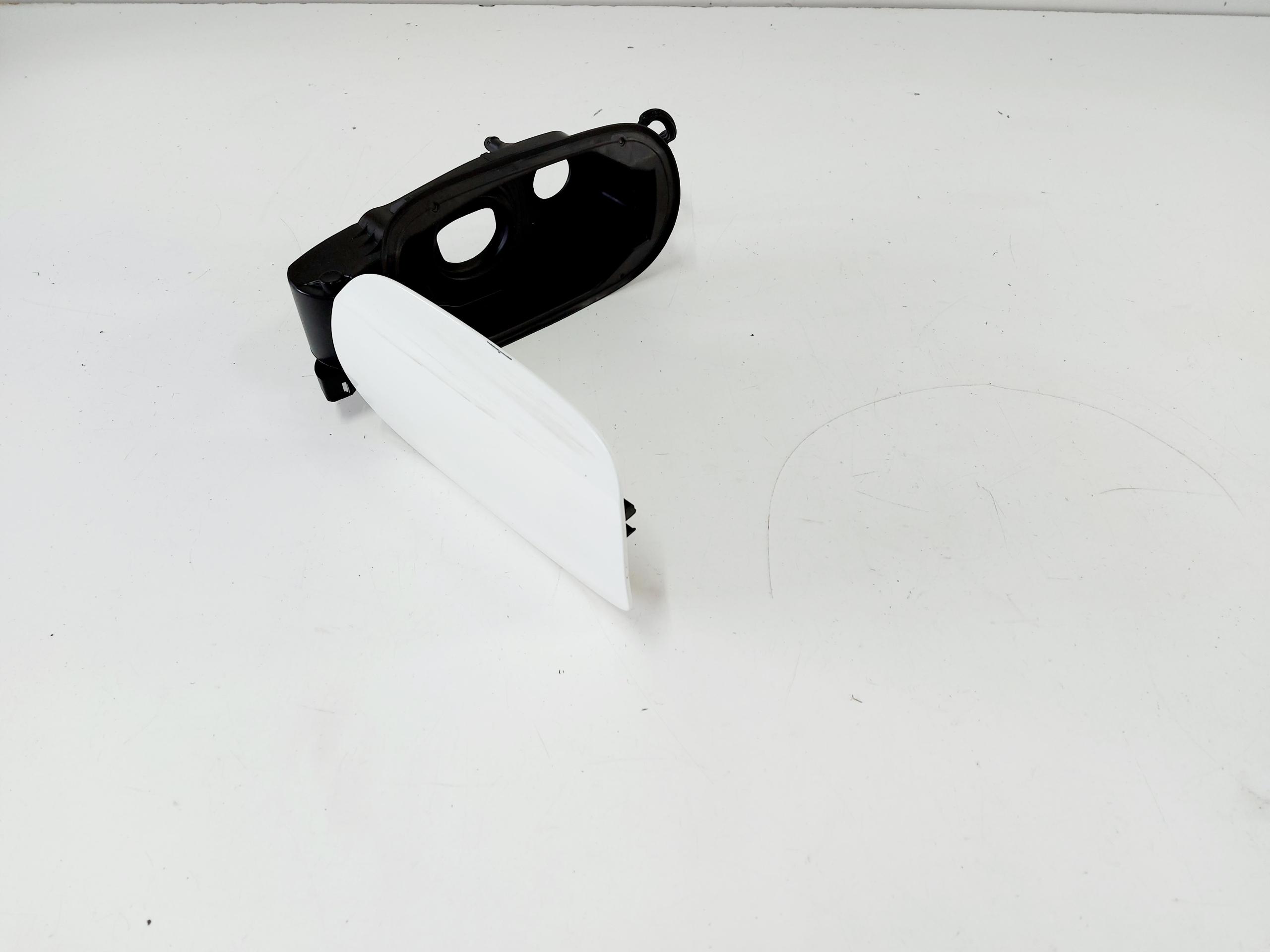 A2058304304 - MERCEDES W205 купе крышка топливного бака 149 17r.