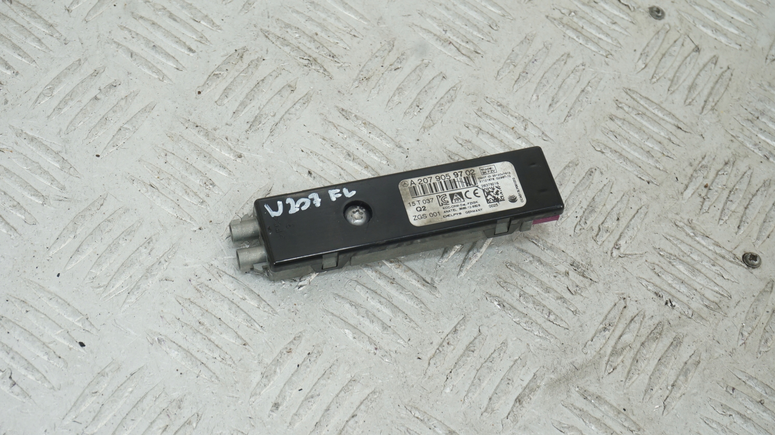 MERCEDES W207 FL усилитель антенны A2079059702