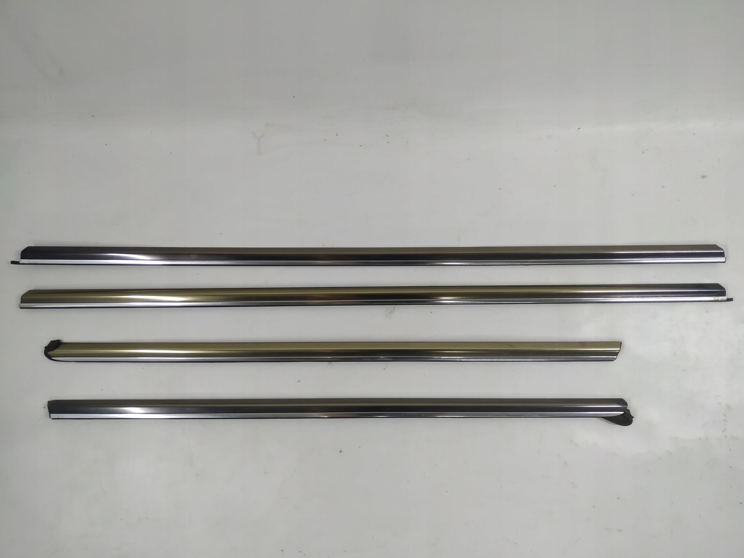 MERCEDES W209 CLK хромована накладка в зборі