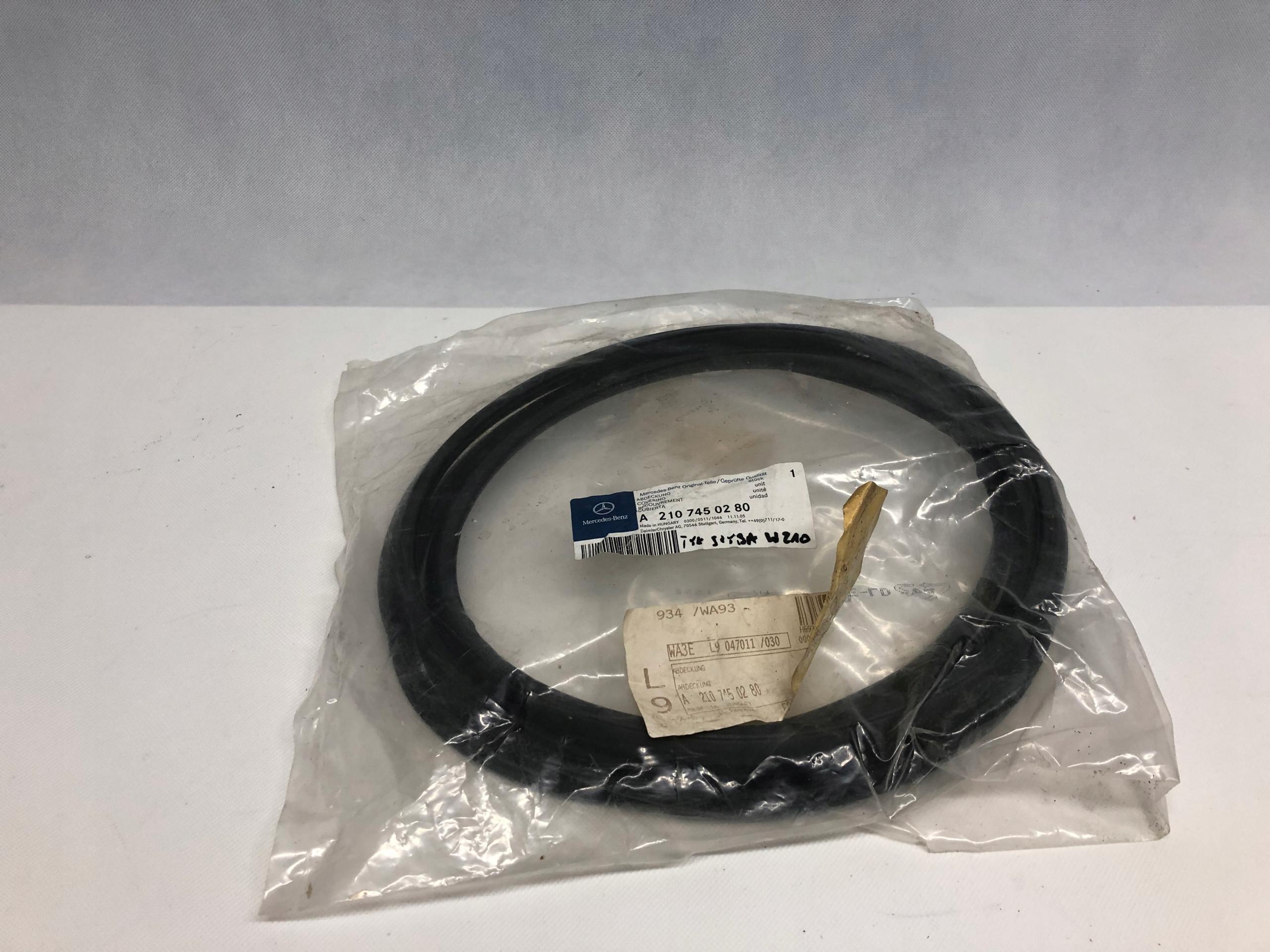 A2107450280 - MERCEDES W210 Універсал ущільнення скла багажника