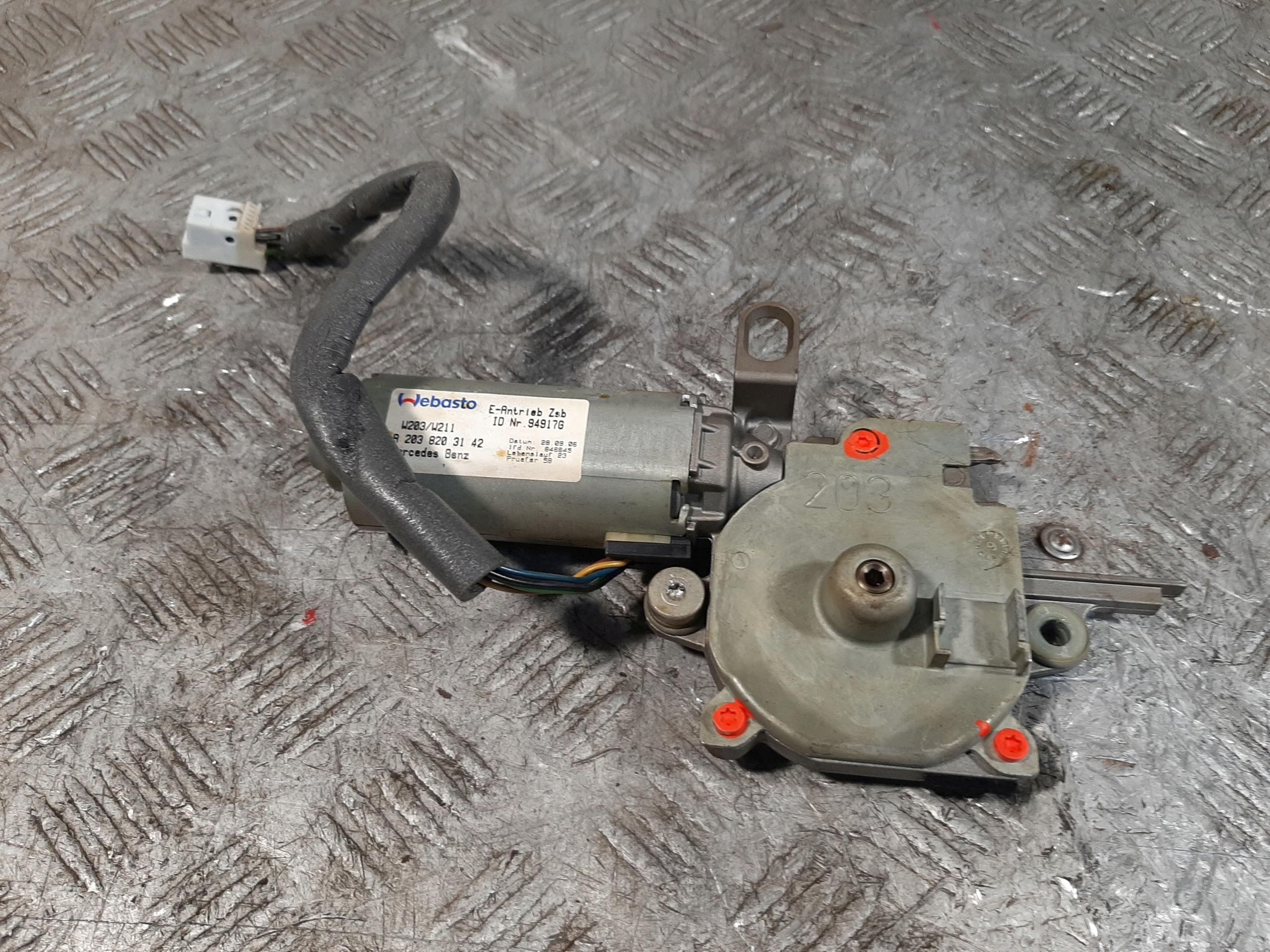 A2038203142 - MERCEDES W211 Універсал LIFT 06R двигун люка