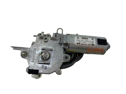 MERCEDES W211 двигун люка 0390200011