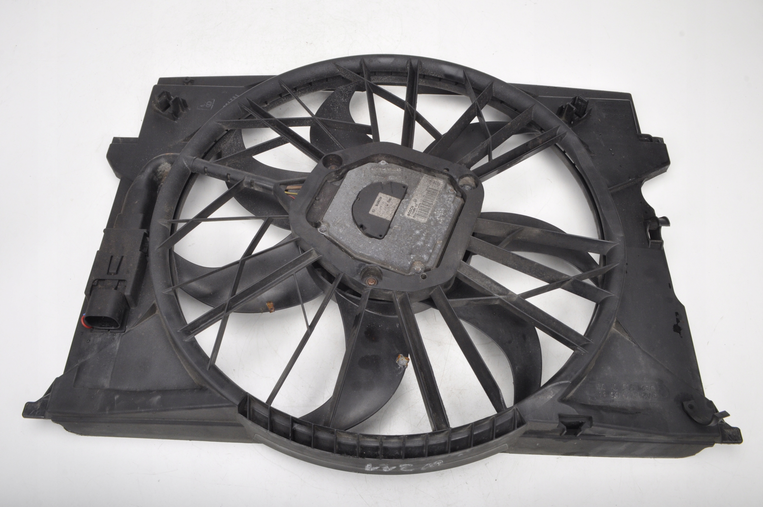 A2115000693 - MERCEDES W211 вентилятор радиатора 2.7 CDI